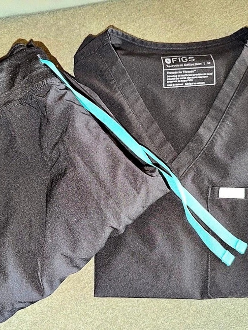 FIGS Tansen Top and Zamora Jogger Scrub Set Black Scrub Set Like New